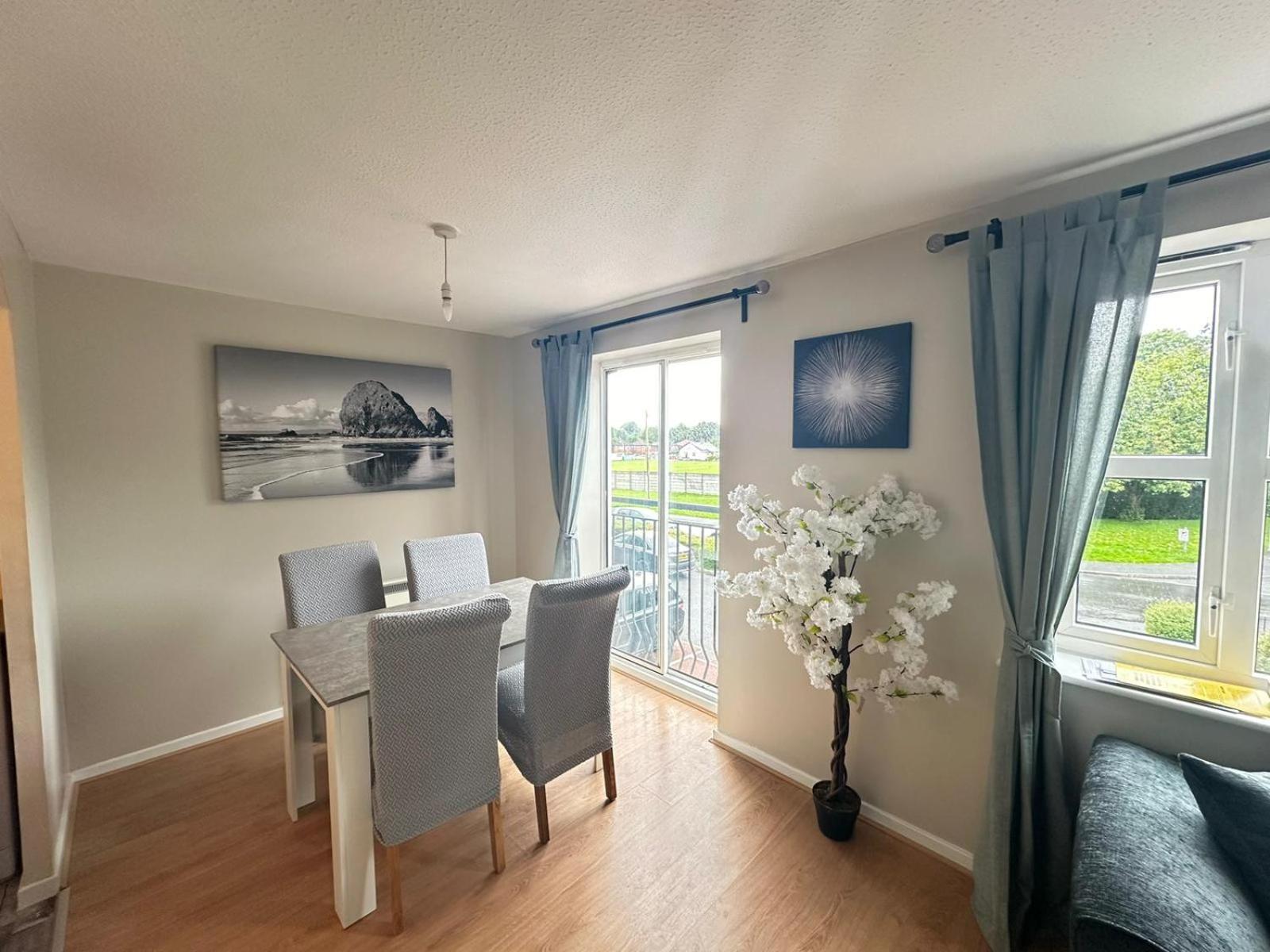 Lovely 2 Dbl Bed Apartment Near Heaton Park And North Manchester Hospital With Parking Luaran gambar