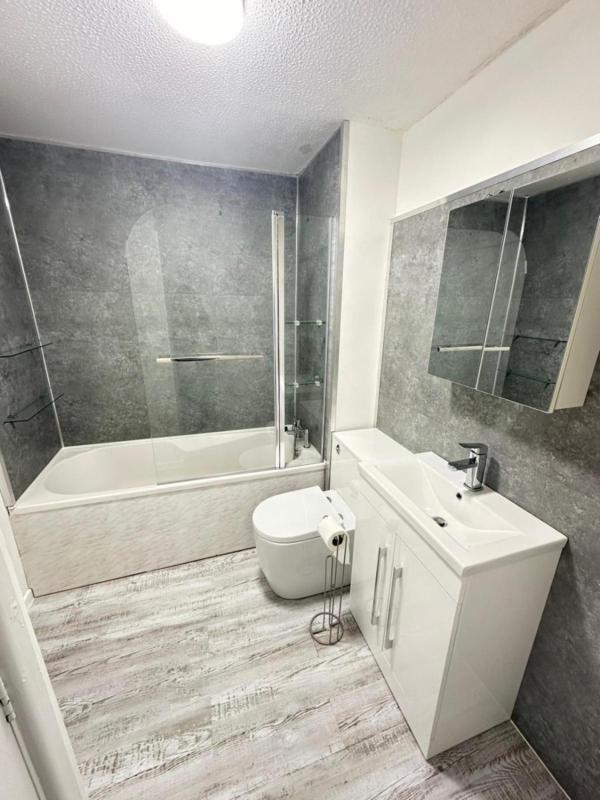Lovely 2 Dbl Bed Apartment Near Heaton Park And North Manchester Hospital With Parking Luaran gambar